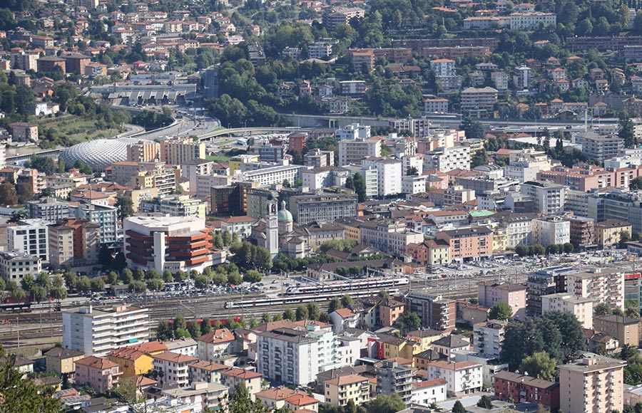 Vista aerea di Chiasso, Vacallo, Morbio Inferiore e Balerna – rete in fibra ottica di Chiasso4net a copertura territoriale